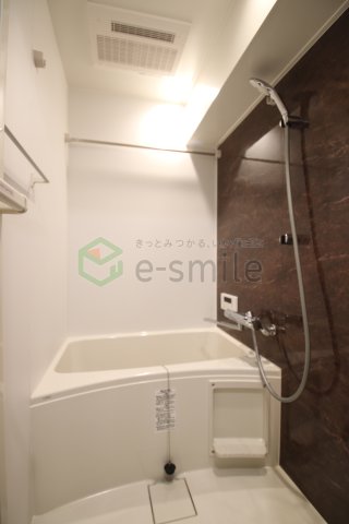 バス・シャワールーム　コンパクトで使いやすいお風呂です