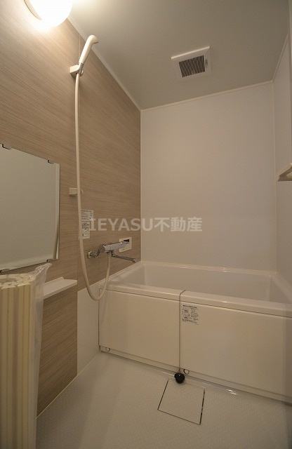 バス・シャワールーム　ゆったり過ごせるお風呂です