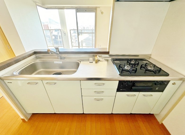 キッチン　★システムキッチングリル付き/３口コンロ★