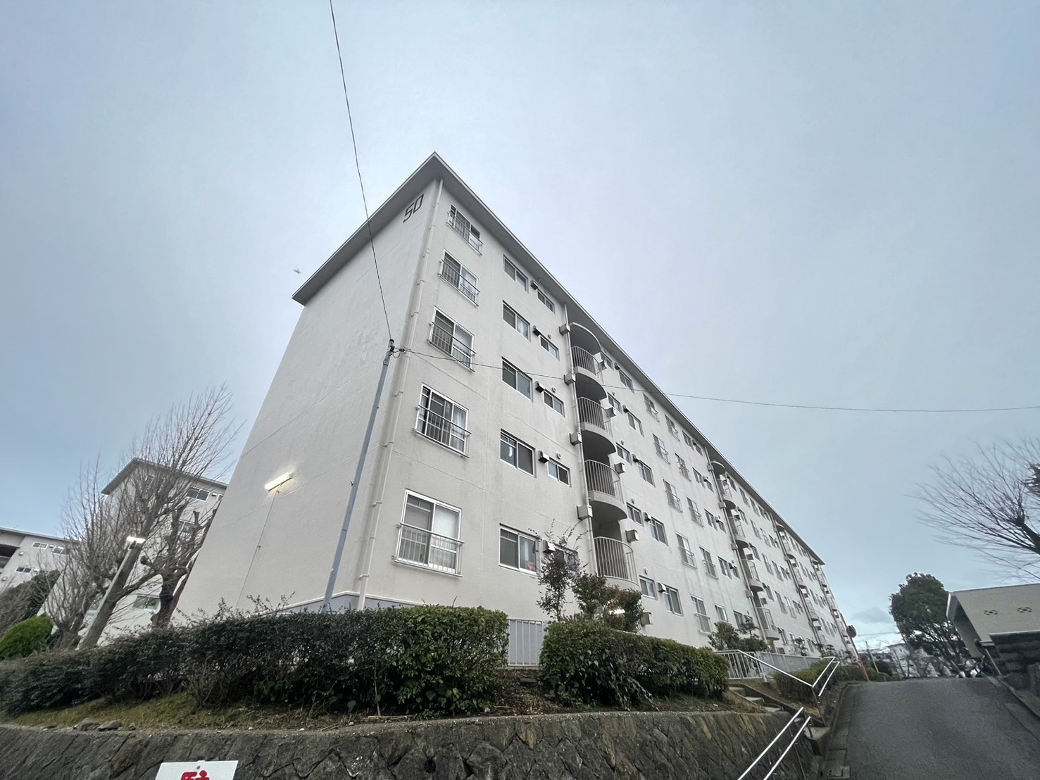 神陵台東住宅50号棟の外観