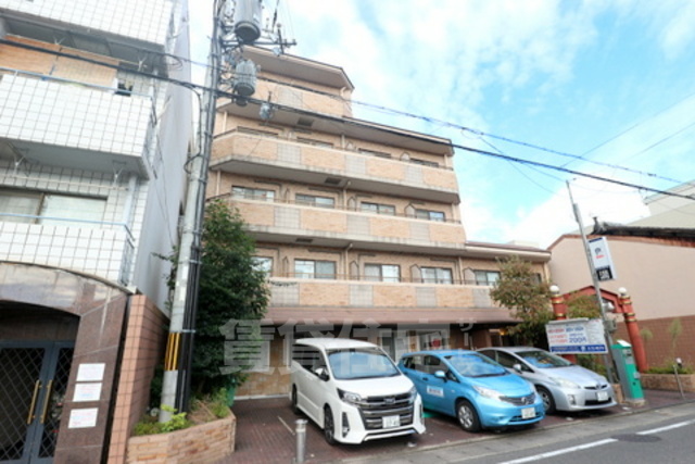 アブレスト東山本町の建物外観