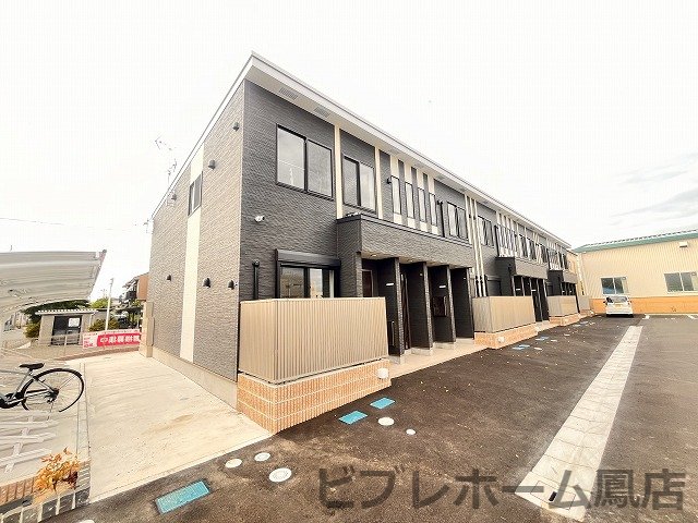 泉大津市板原町のマンションの建物外観