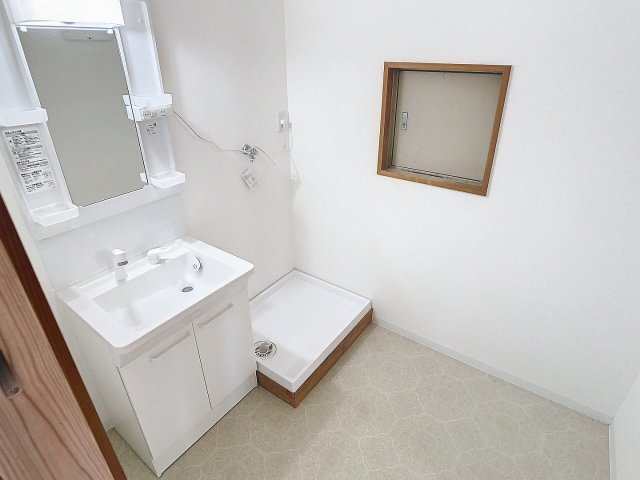 洗面設備　2024年12月撮影※現況を優先致します。