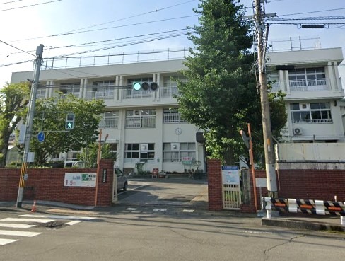 小学校　高知市立江ノ口小学校（小学校）まで482m