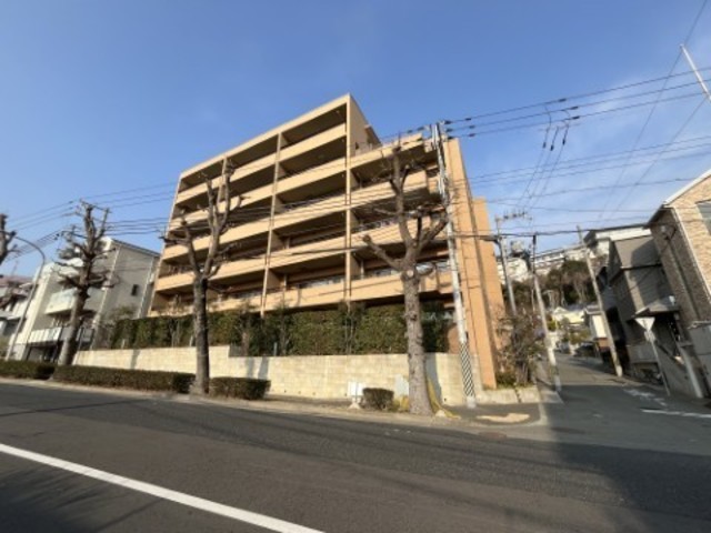 神戸市灘区曾和町のマンションの建物外観