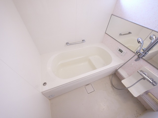 バス・シャワールーム　お風呂で日々の疲れを落としましょう