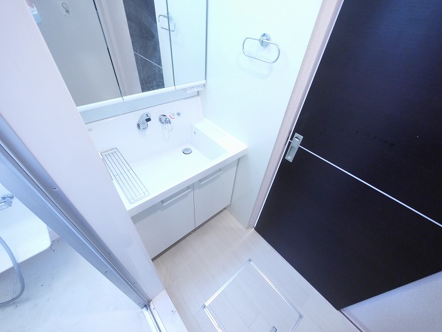 洗面設備　使いやすい独立洗面台です