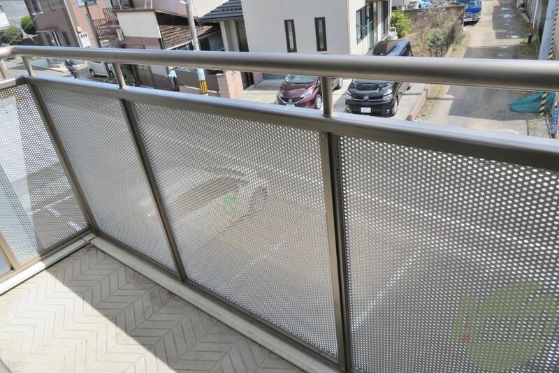 バルコニー　バルコニーです。洗濯物がしっかり干せそうな広さです。