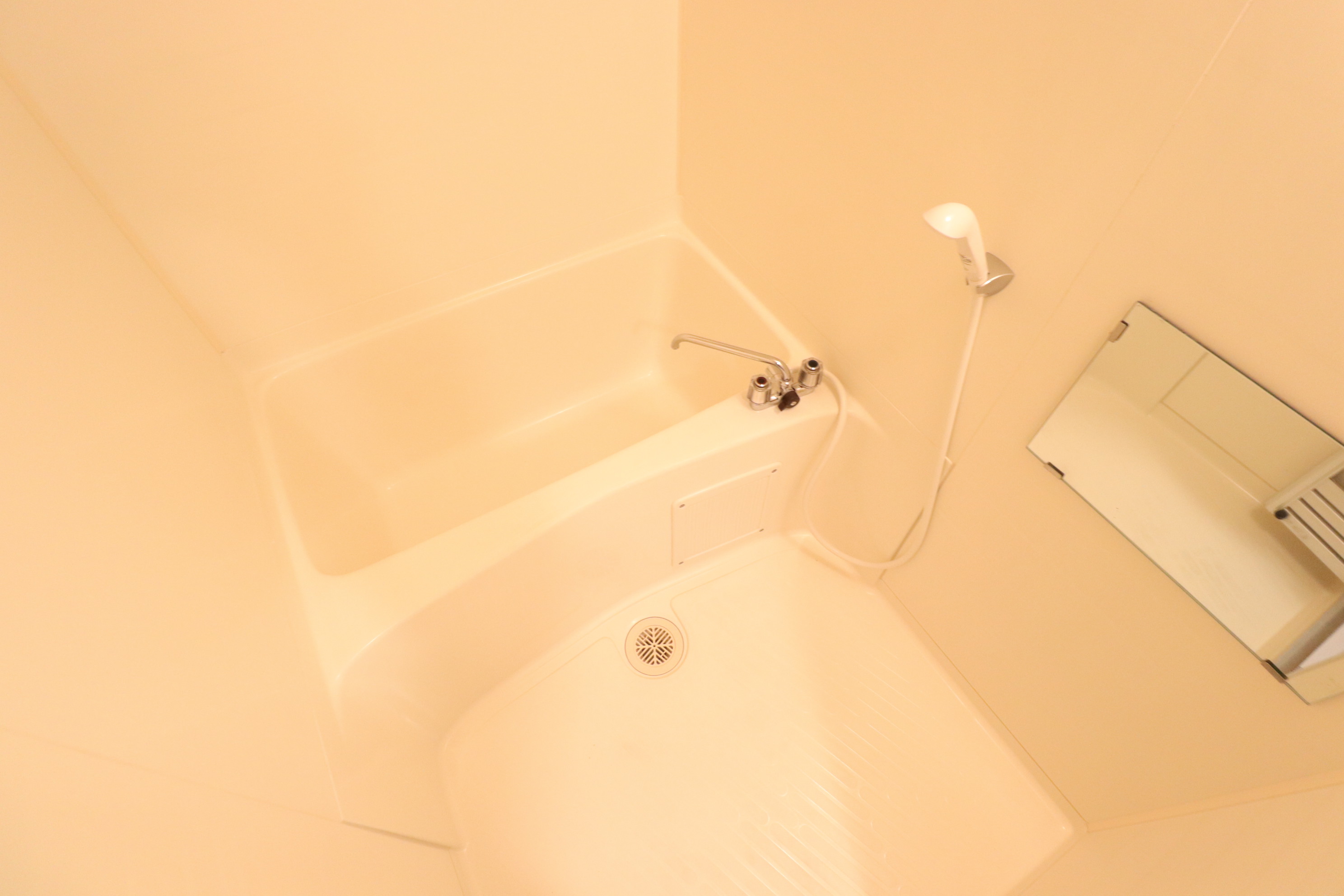 バス・シャワールーム　追い焚き機能付き☆