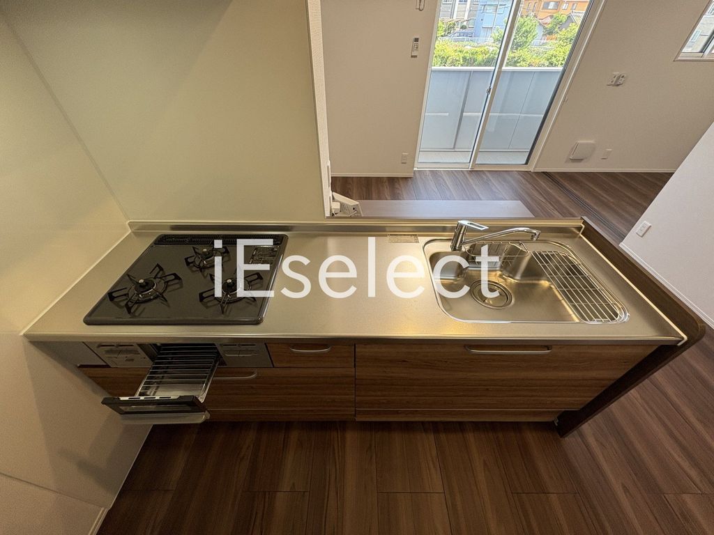 キッチン　3口コンロのシステムキッチンです。