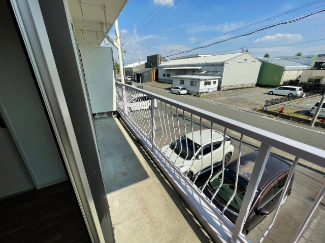 バルコニー　南向きで日当たり良好です。