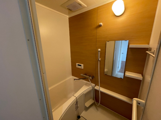 バス・シャワールーム　ゆっくりくつろげそうな浴室ですね。