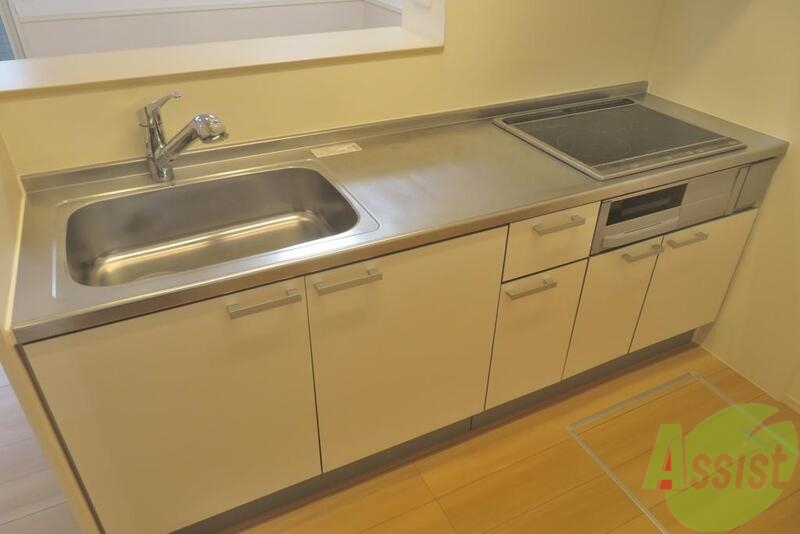 キッチン　ＩＨのシステムキッチン、ぴかぴかで素敵です