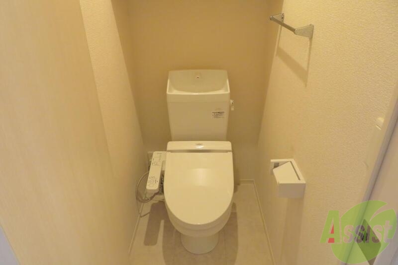 トイレ　ウォシュレット付き、何よりの特徴は実はドアなんです