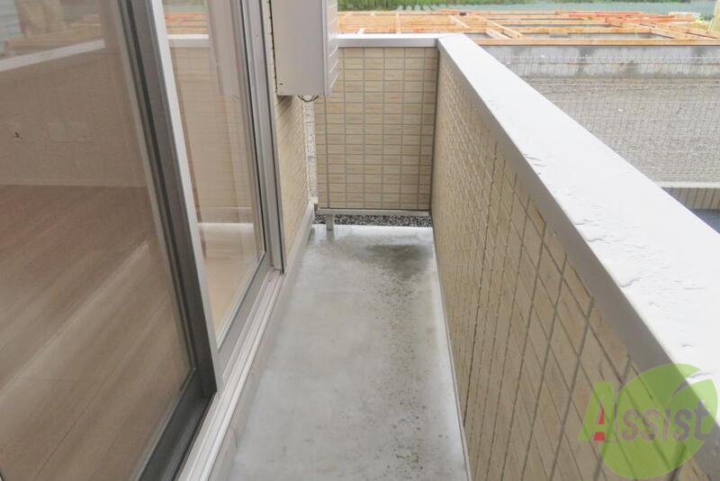 バルコニー　南向きで日当たりのいいベランダで、洗濯物もよく乾きそう