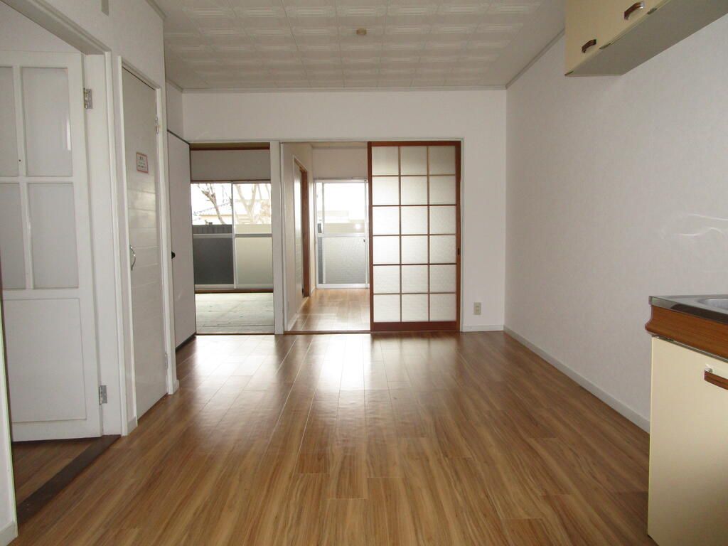 居室・リビング　ＤＫ（同物件別部屋写真）