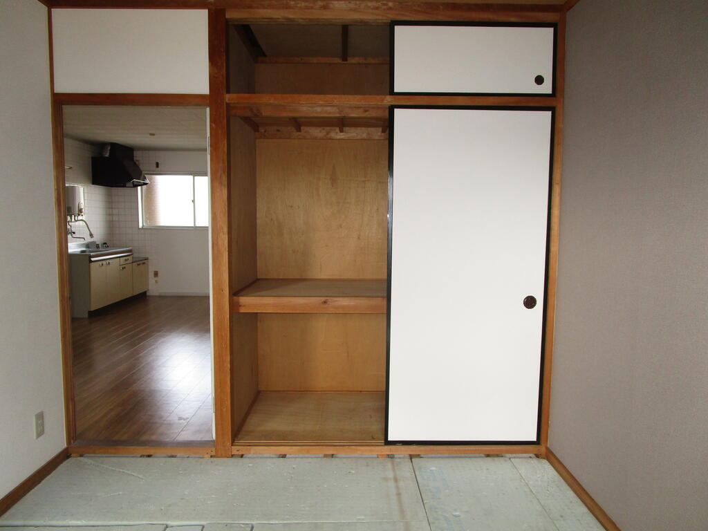収納　和室収納（同物件別部屋写真）