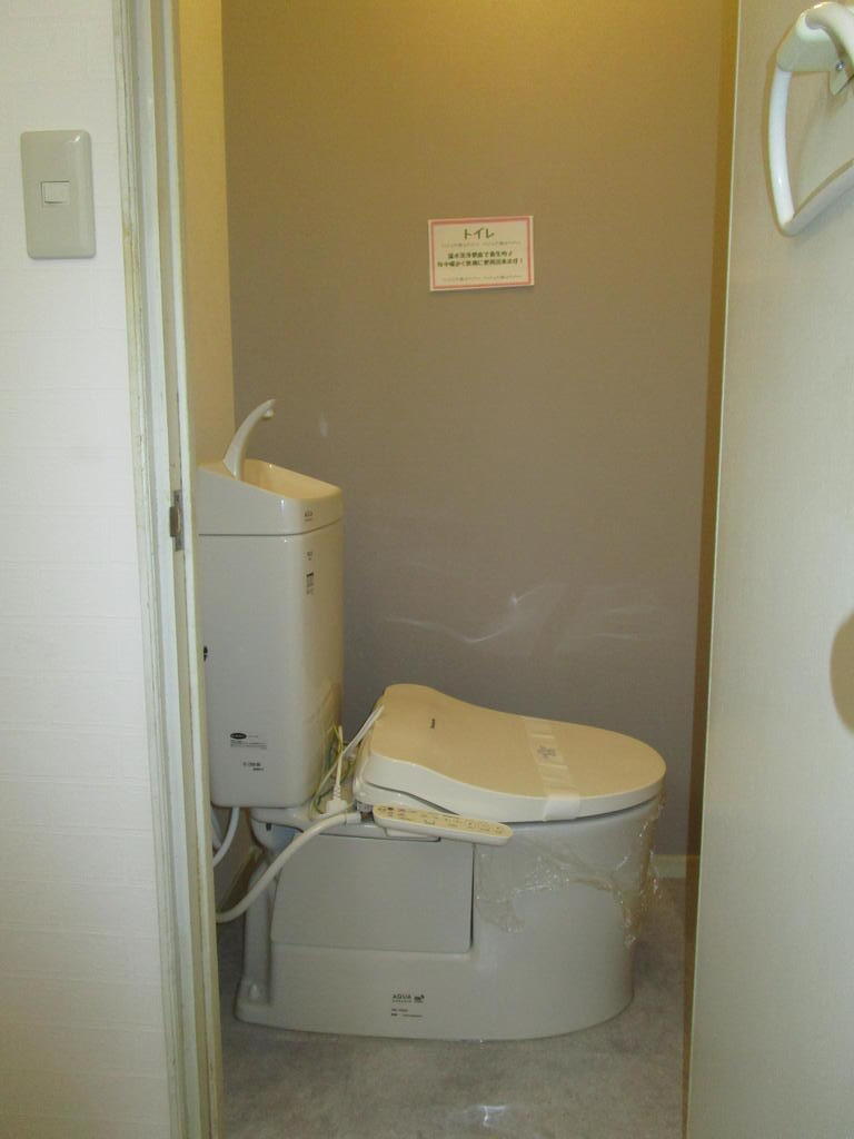 トイレ　トイレ（同物件別部屋写真）