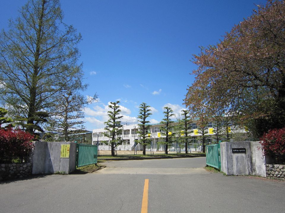 中学校　豊川市立一宮中学校（中学校）まで674m
