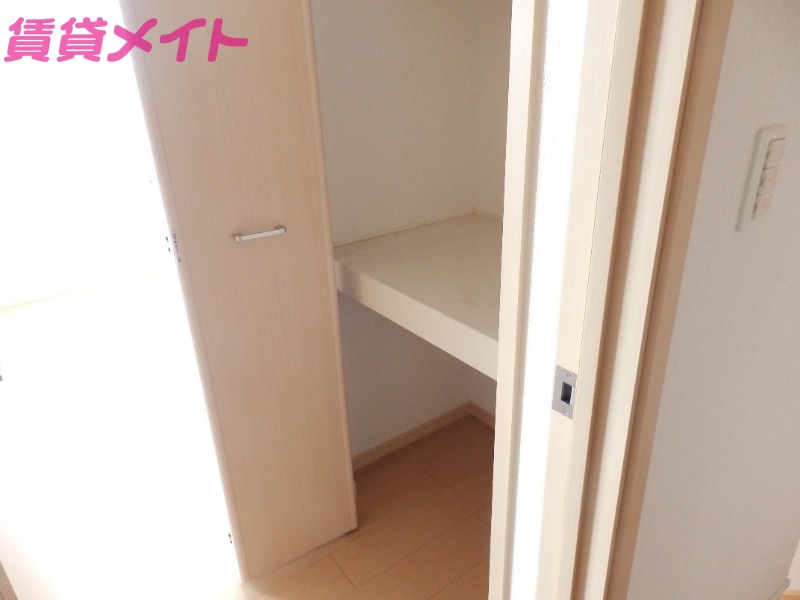 収納　同型参考写真