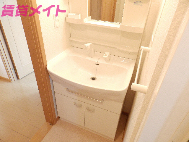 洗面設備　同型参考写真