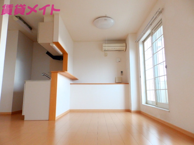 居室・リビング　同型参考写真