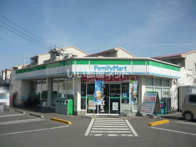 コンビニ　ファミリーマート 紫原二丁目店（コンビニ）まで742m