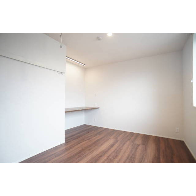 居室・リビング　便利なワークスペース付の洋室♪