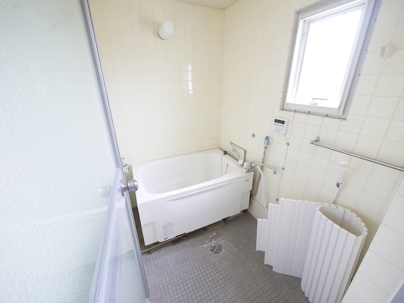 バス・シャワールーム　追焚き給湯付き