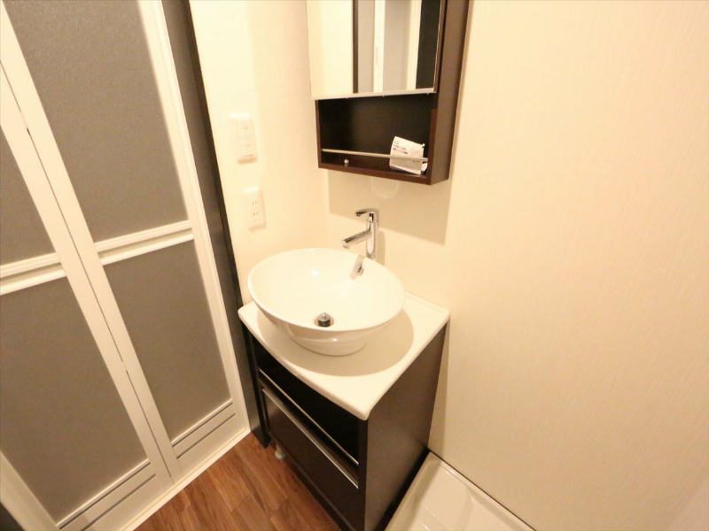 洗面設備　脱衣所　オシャレな洗面台付　イメージ写真