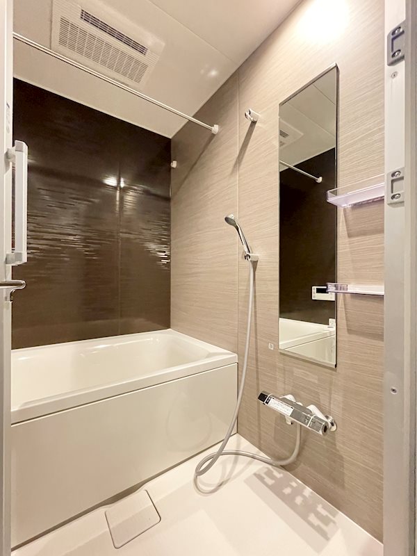 バス・シャワールーム　浴室乾燥機、追い焚き付きオートバス