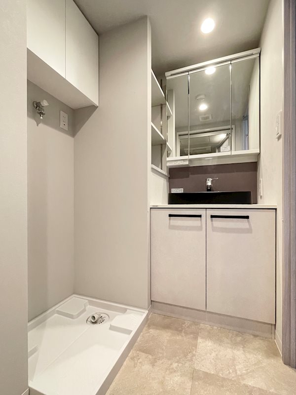 洗面設備　身支度に便利な洗面脱衣室