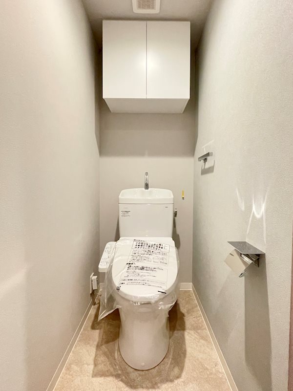 トイレ　便利な収納付きトイレ