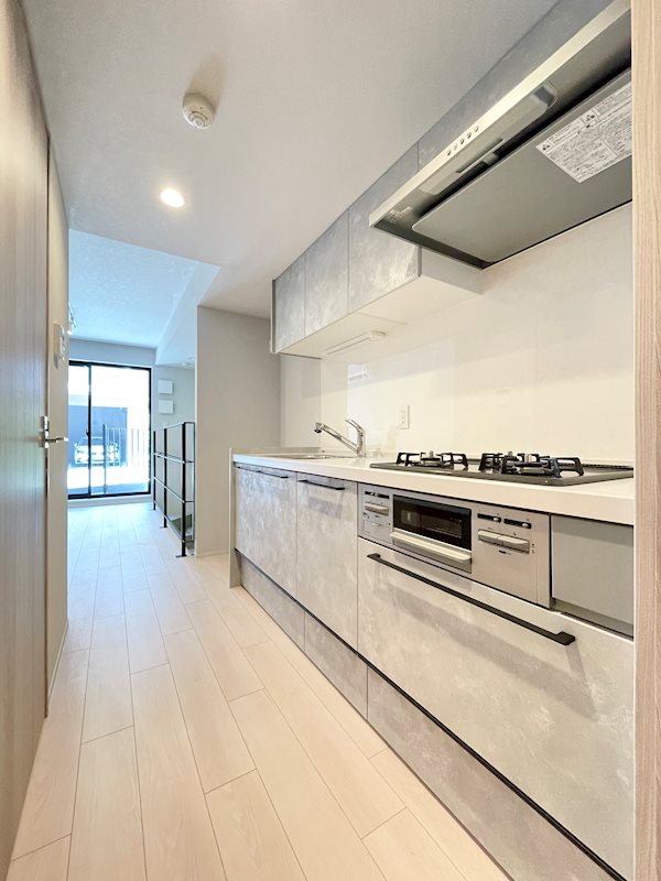 キッチン　3口ガスコンログリル付き