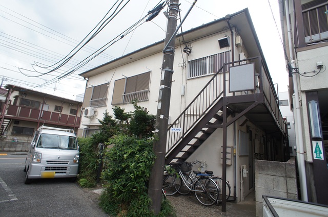 建物外観　人気の狛江エリア☆駅前はお買い物便利です♪