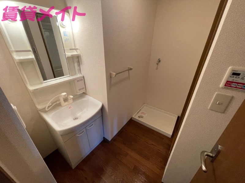 洗面設備　同型参考写真