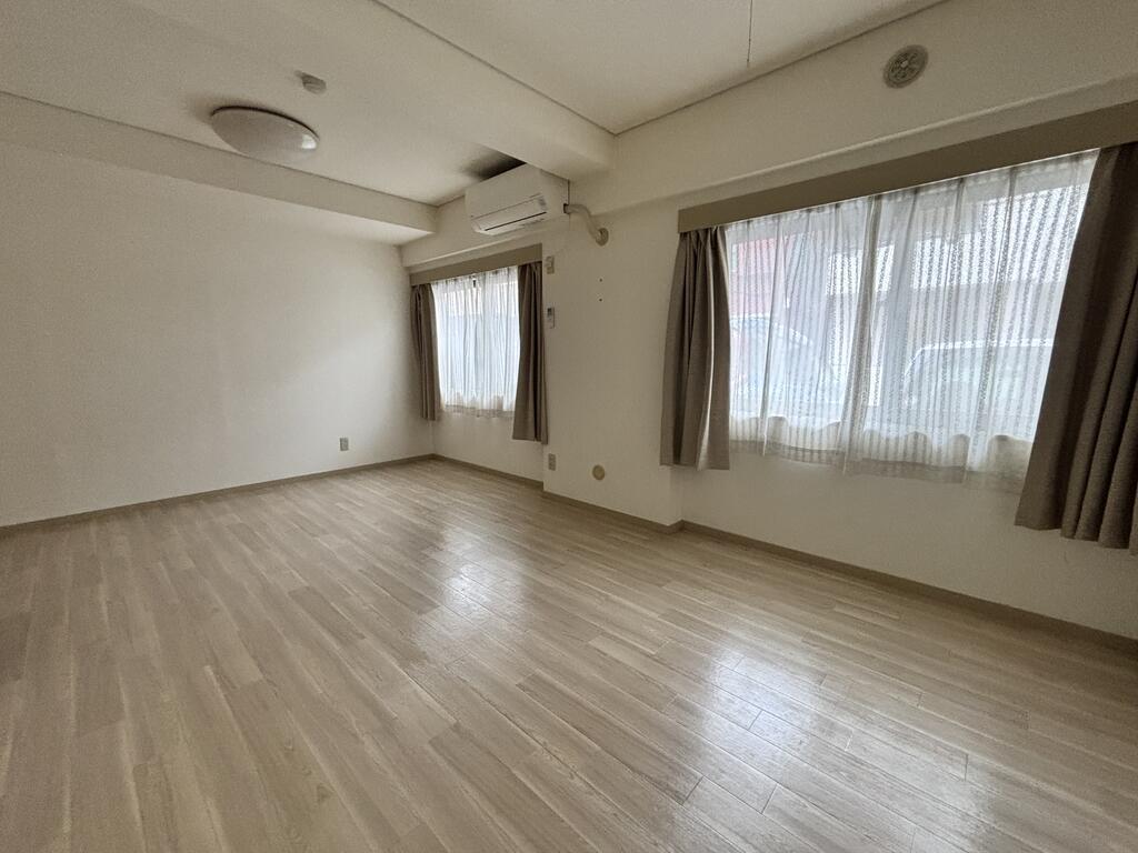 ライオンズマンション大前西横浜の居間写真