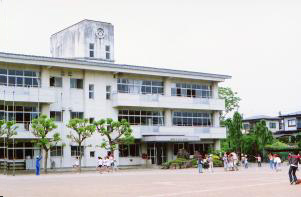 小学校　月が丘小学校（小学校）まで518m