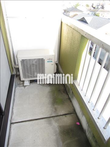 バルコニー　日当たりの良いベランダ