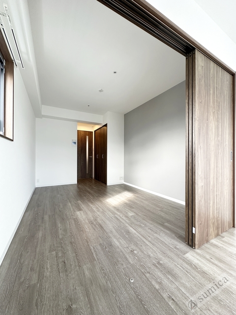 居室・リビング　アクセントクロスがオシャレを演出♪♪