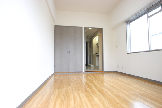 居室・リビング　※別号室の写真です