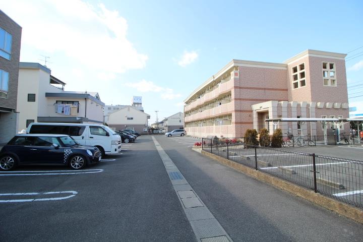 駐車場　エントランス