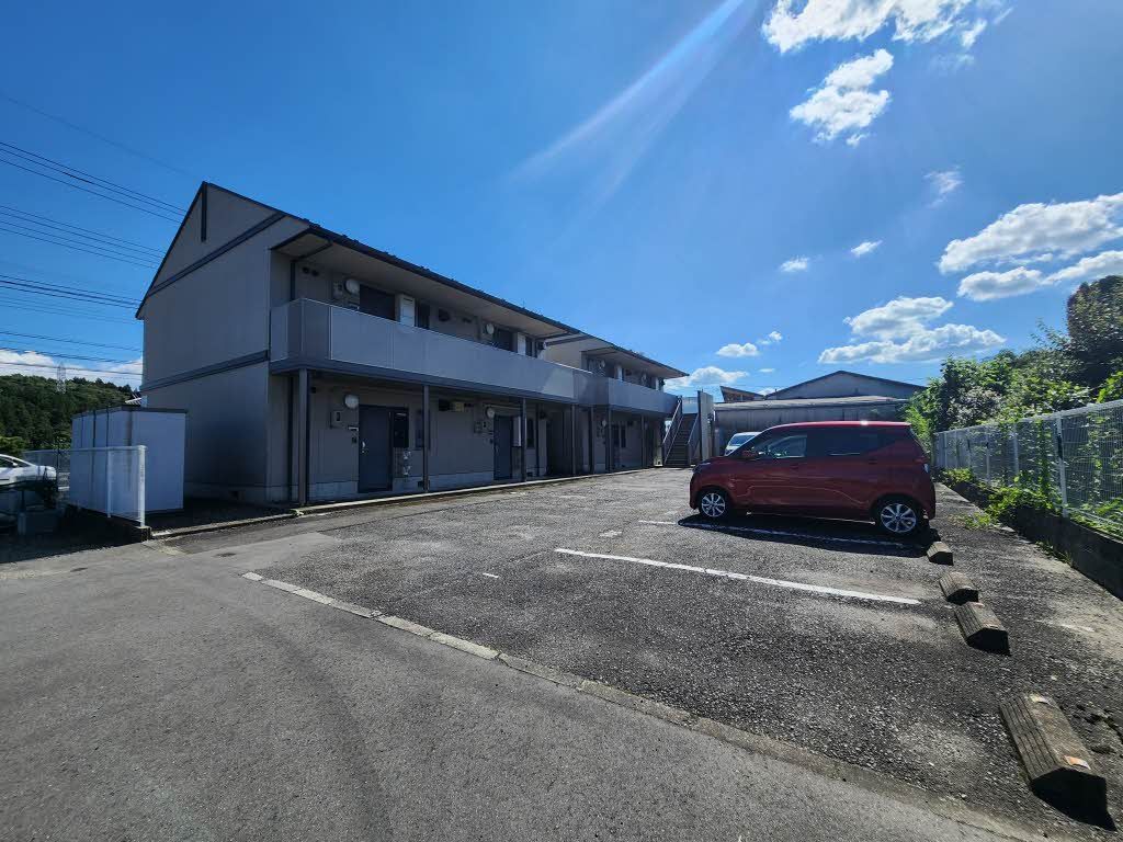 建物外観　駐車場