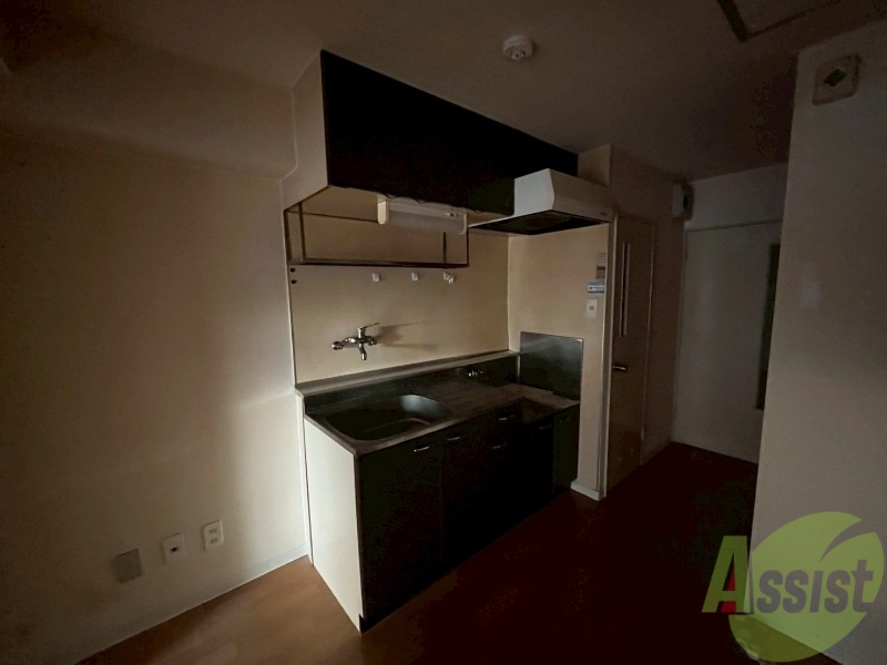 キッチン　シンプルなキッチンです。一人暮らしにはちょうどいいサイズ。