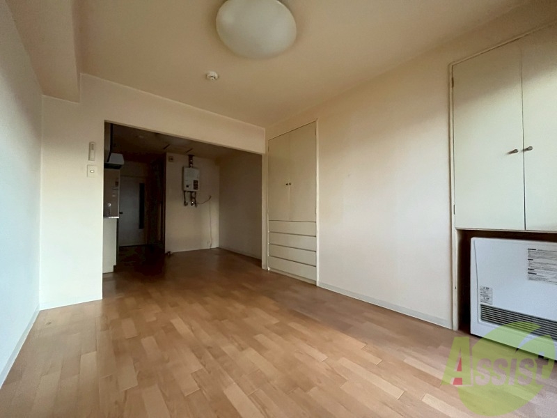 その他部屋・スペース　寝室はこちらです。光が差し込む、温かみのあるお部屋です。