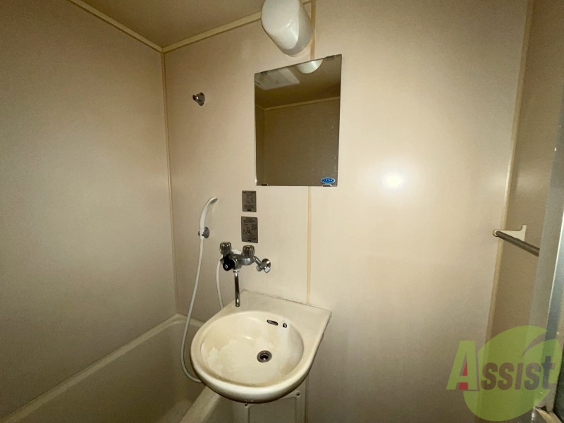 洗面設備　ユニットバス内の洗面台です。朝の身支度もスムーズです。