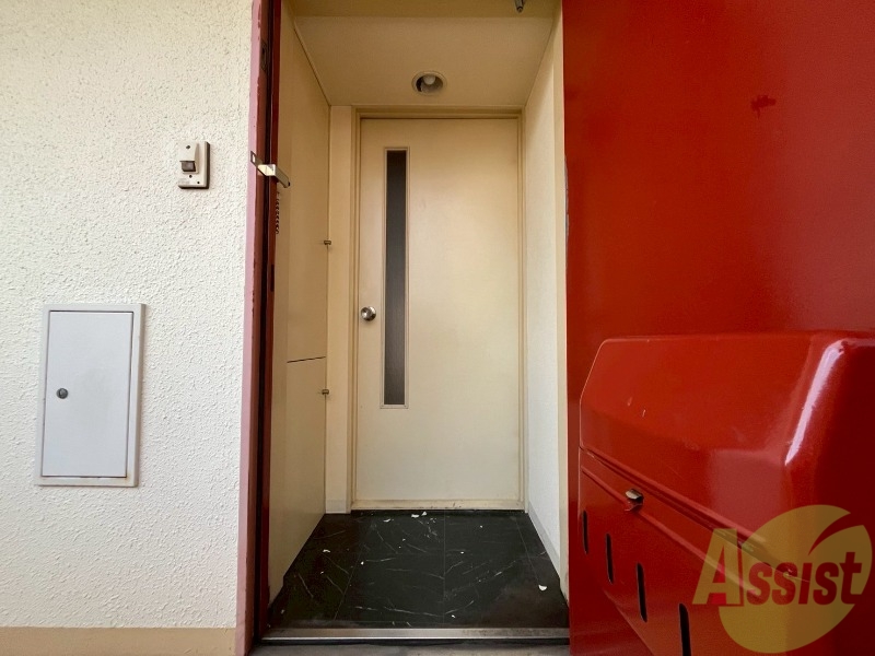 玄関　玄関の様子です。明るい印象ですね。気分もあがりそう。