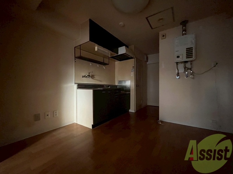 居室・リビング　４．５帖のダイニングキッチンです。明るい印象ですね～