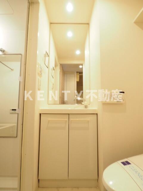 洗面設備　ゆったりとスペースのある洗面所