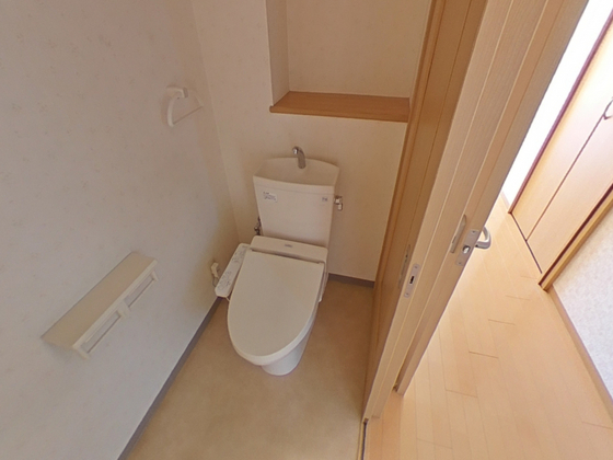 トイレ　別号室の写真となります。